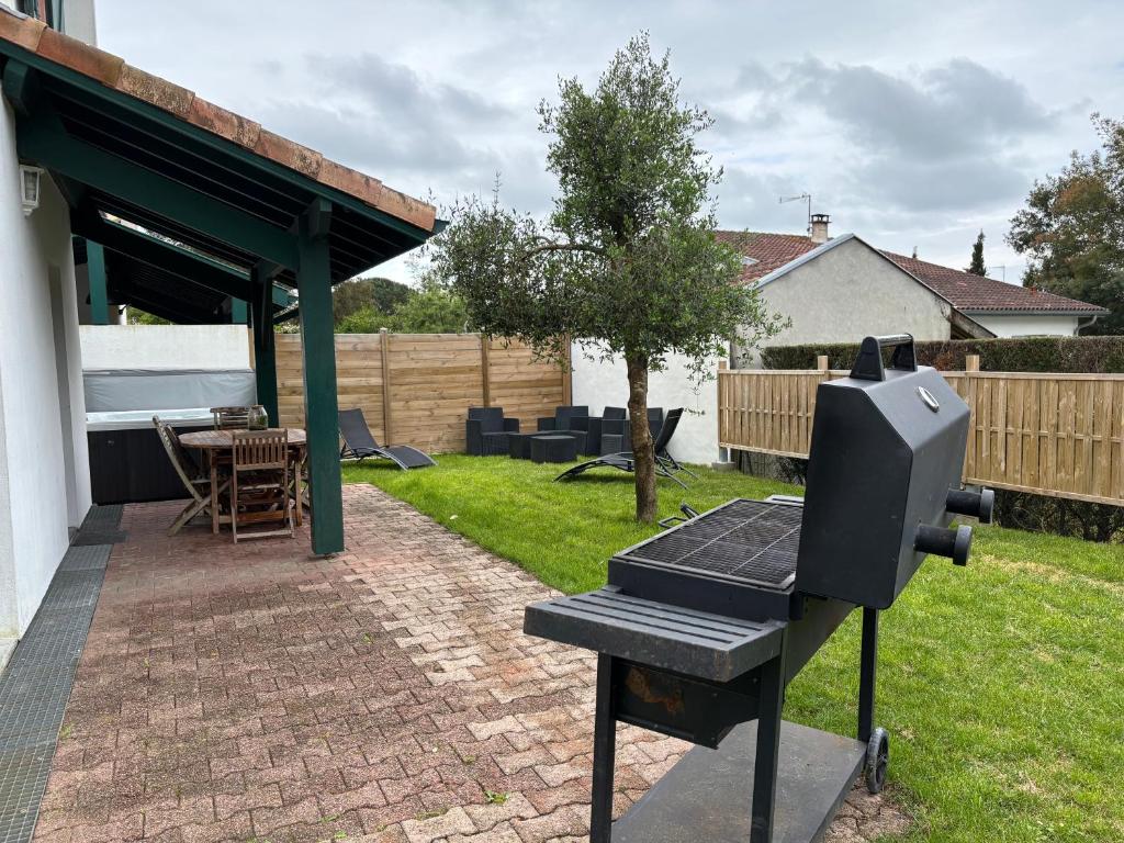 Photo de la galerie de l'établissement Maison proche plage avec jacuzzi, à Ondres