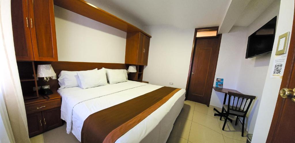 Postel nebo postele na pokoji v ubytování Retama Hotel Tacna