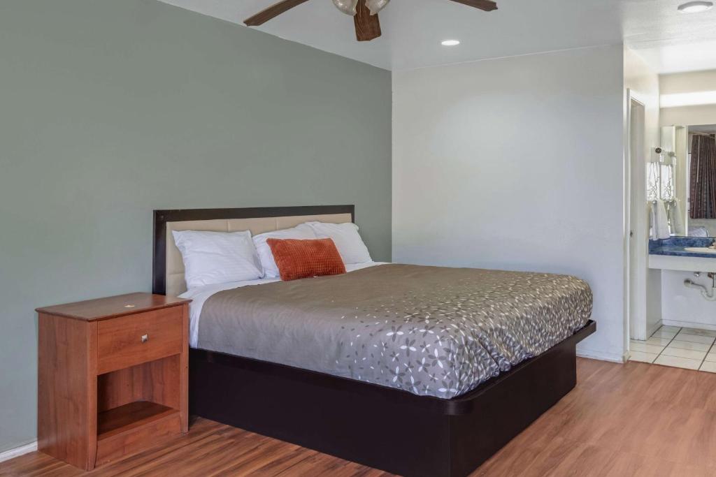 Americas Best Value Inn San Antonio Downtown Riverwalk - Cama King Exterior Para No Fumadores