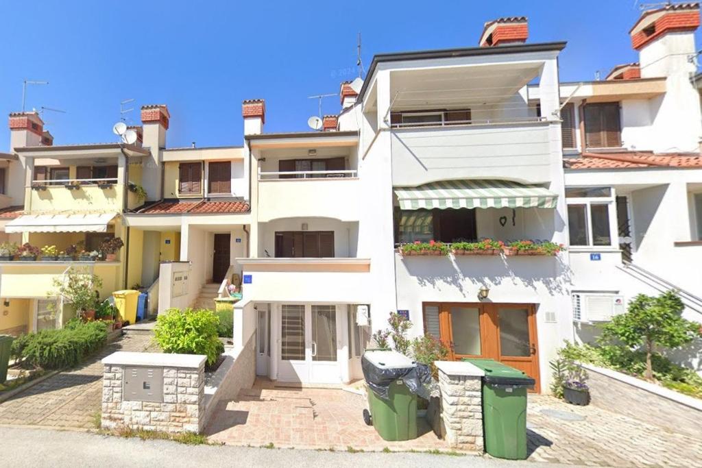 Apartments with parking space Umag - 24205