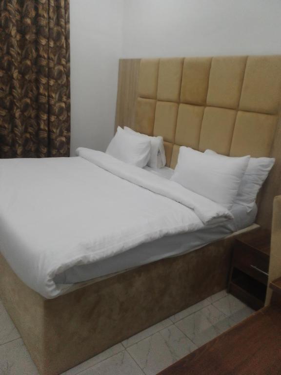 Posteľ alebo postele v izbe v ubytovaní Sogo Hotel And Suite