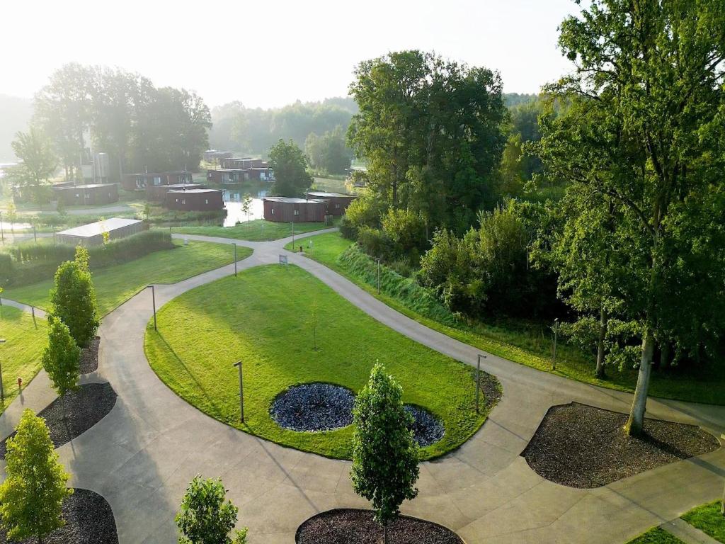 Zahrada ubytování Lakehouse mansion by Belvilla