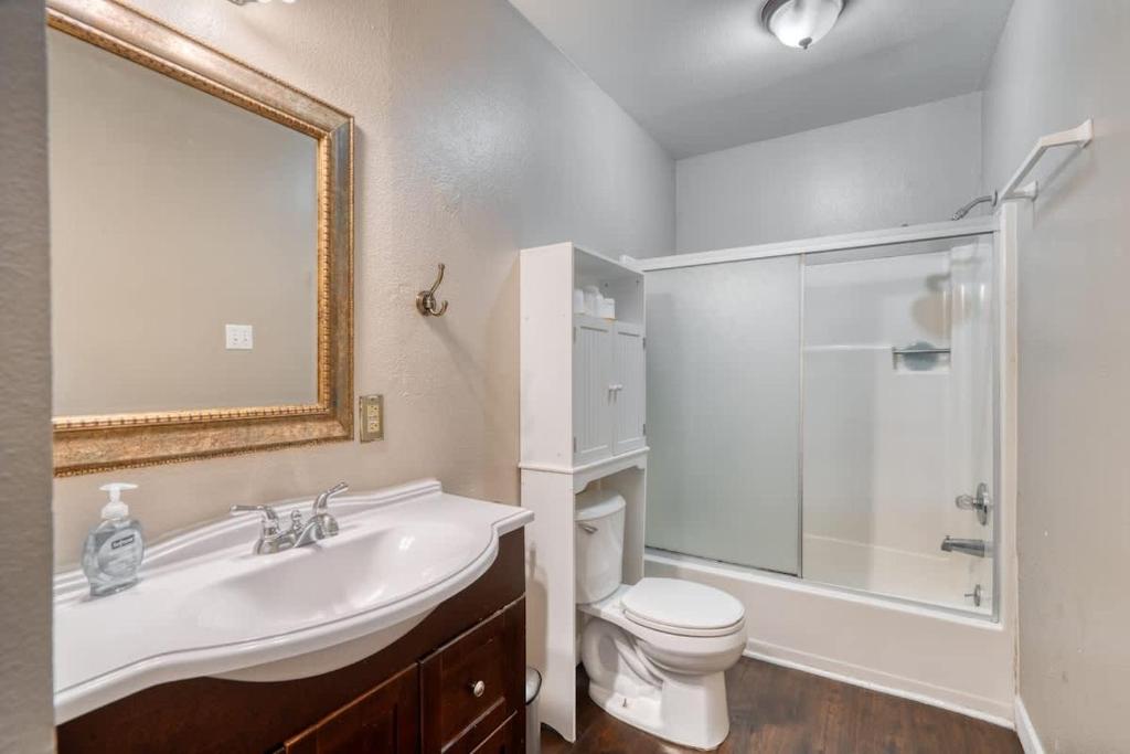 Koupelna v ubytování Stay Portland - Spacious & Hip 1BR with All Access to NE Portland