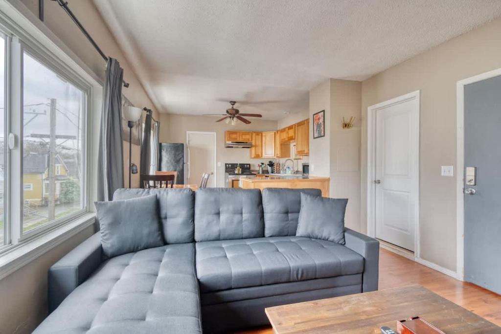 Posezení v ubytování Stay Portland - Charming 2BR in the Heart of NE Portland