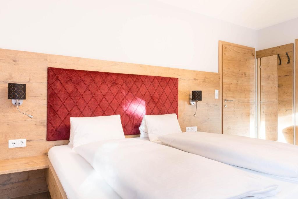 Postel nebo postele na pokoji v ubytování Landhaus "das MOOSWALD"