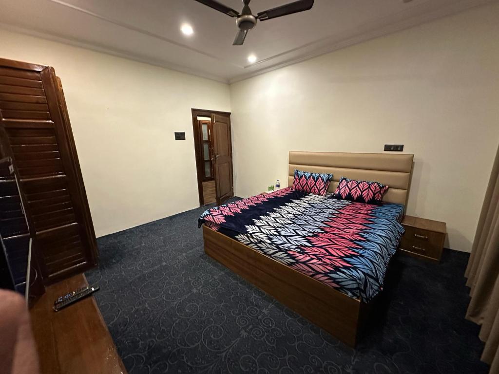 Postel nebo postele na pokoji v ubytování Taha Inn Home comfort