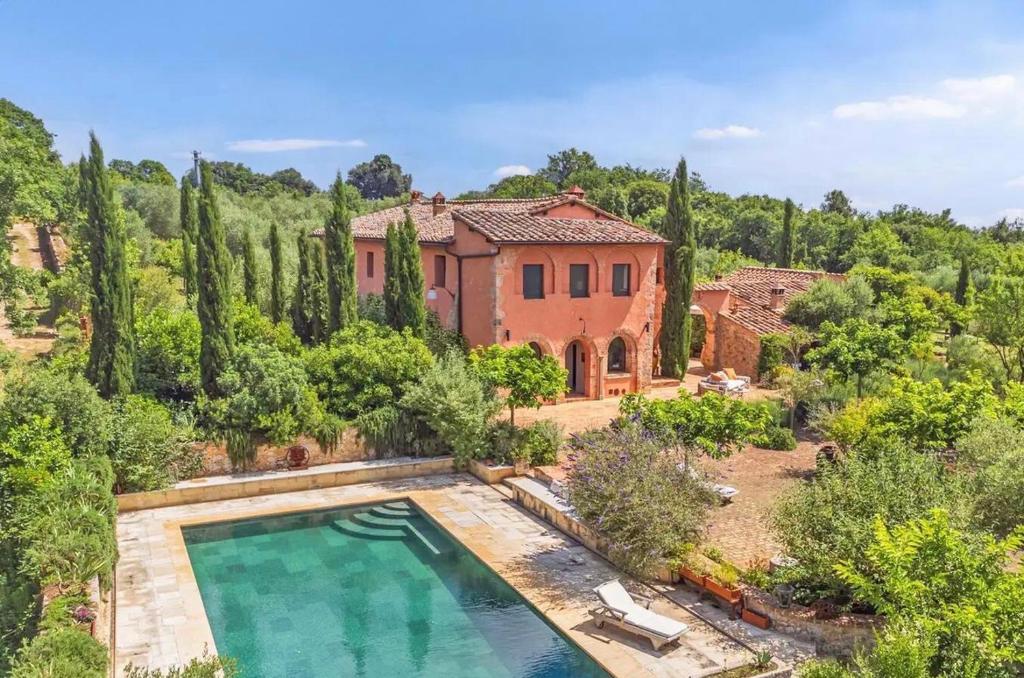 Bazén v ubytování Casagatti villa di lusso nebo v jeho okolí