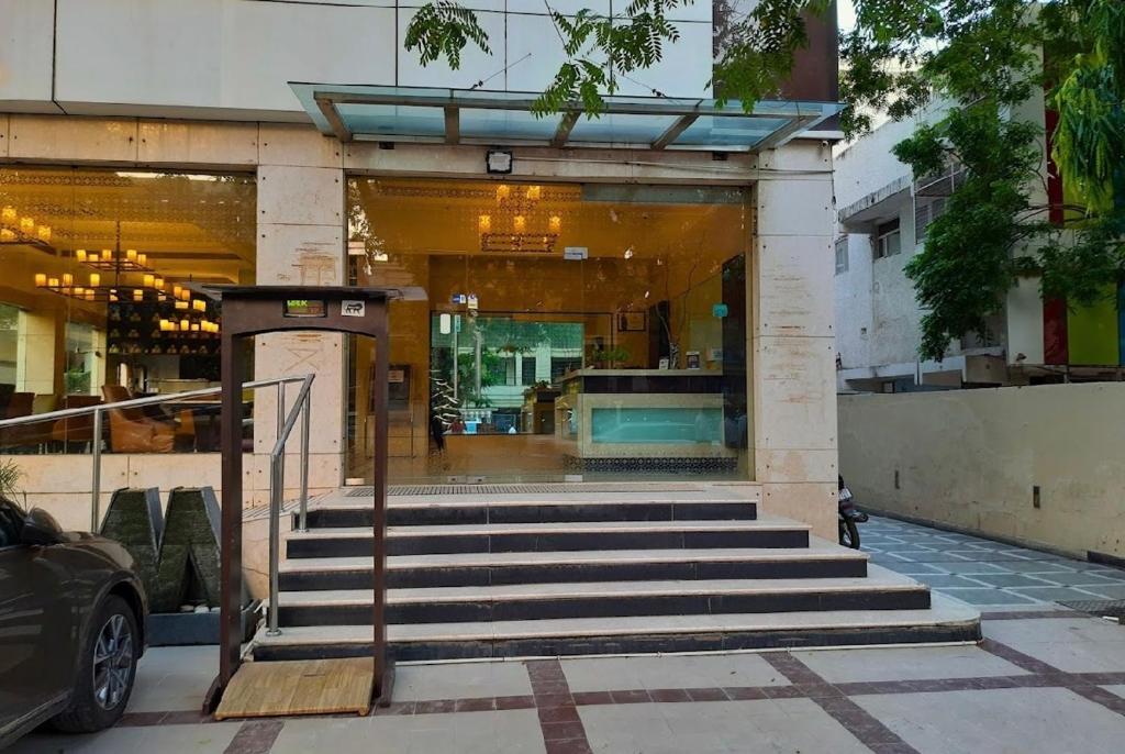 فضای داخلی Madhuban Hotel , New delhi در دهلی نو - تصویر ۳