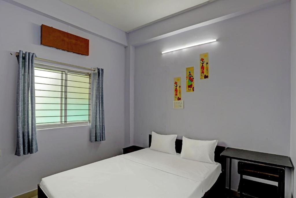 Postel nebo postele na pokoji v ubytování Hotel Sambodhi Palace