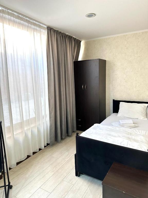 Postel nebo postele na pokoji v ubytování Hotel Alaverdi Palace