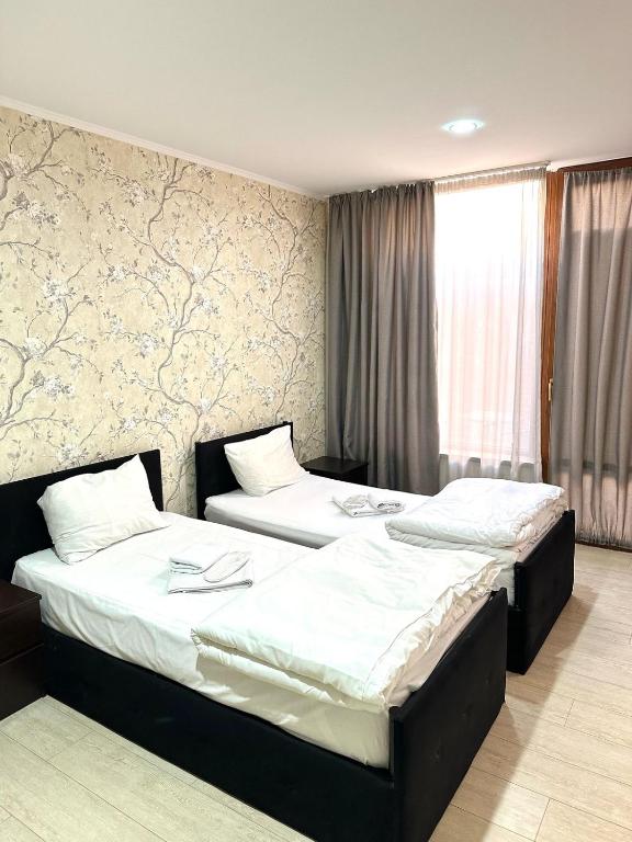 Postel nebo postele na pokoji v ubytování Hotel Alaverdi Palace
