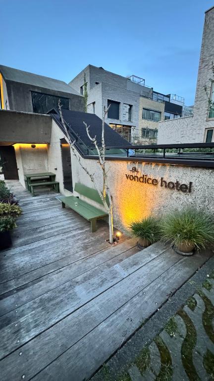 Budova, kde se hotel nachází