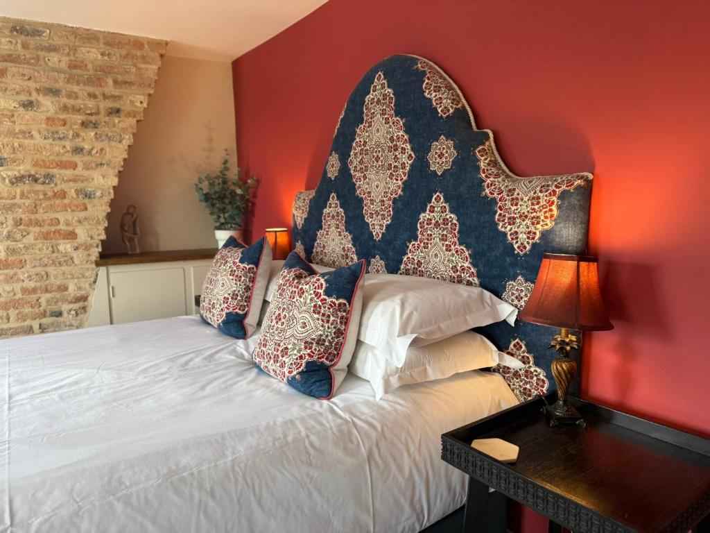 Postel nebo postele na pokoji v ubytování The George Hotel Easingwold