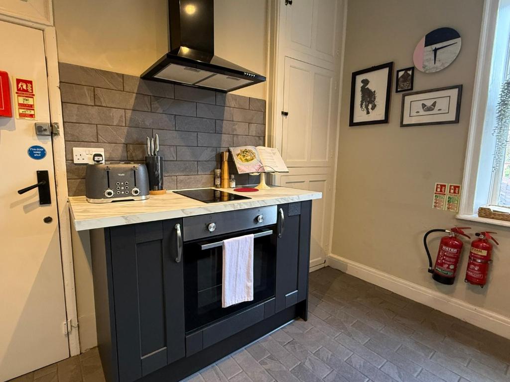 Kuchyň nebo kuchyňský kout v ubytování The George Hotel Easingwold
