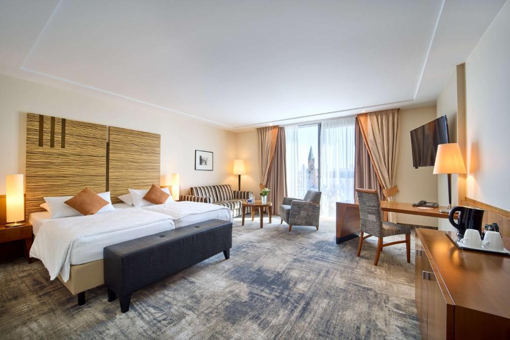 Postel nebo postele na pokoji v ubytování Best Western Plus Arosa Hotel