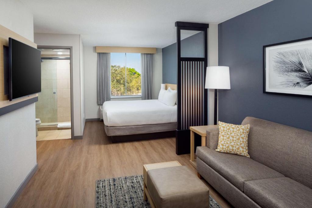 Hyatt Place Lake Mary/Orlando North photo