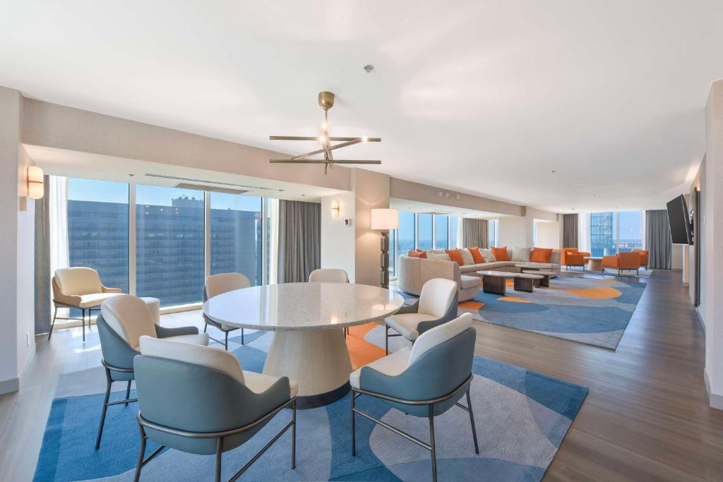 Hilton Anaheim - One-Bedroom Presidential King Suite - High Floor