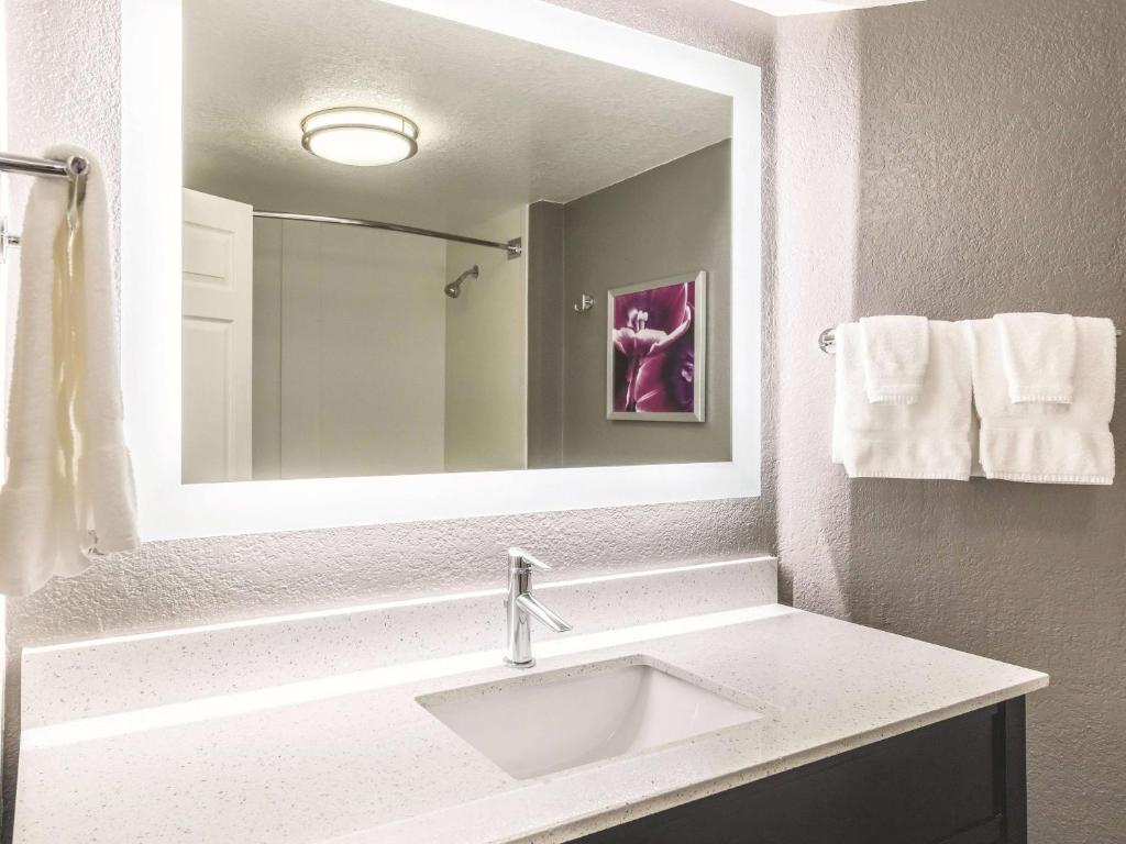 La Quinta by Wyndham Austin Airport - 