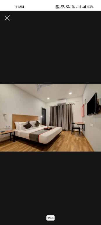 Postel nebo postele na pokoji v ubytování WHITE HUB HOTEl