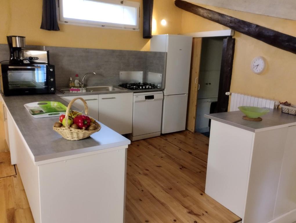 Kuchyň nebo kuchyňský kout v ubytování Le Moulin Des Ocres