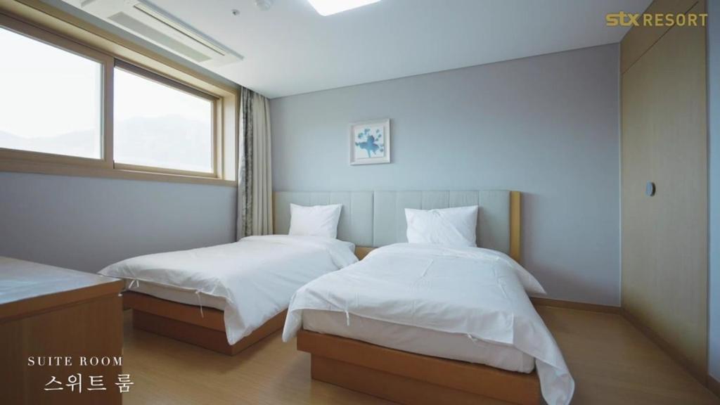Postel nebo postele na pokoji v ubytování STX Resort