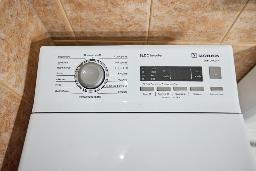 a white washing machine box with a control panel at Μεζονέτα AIKATERINI N 9 in Chios