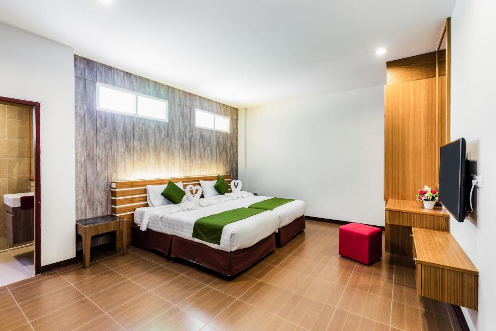 
Triple Room with Private Bathroom
