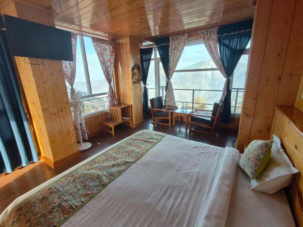 Postel nebo postele na pokoji v ubytování Hotel Sudrishya