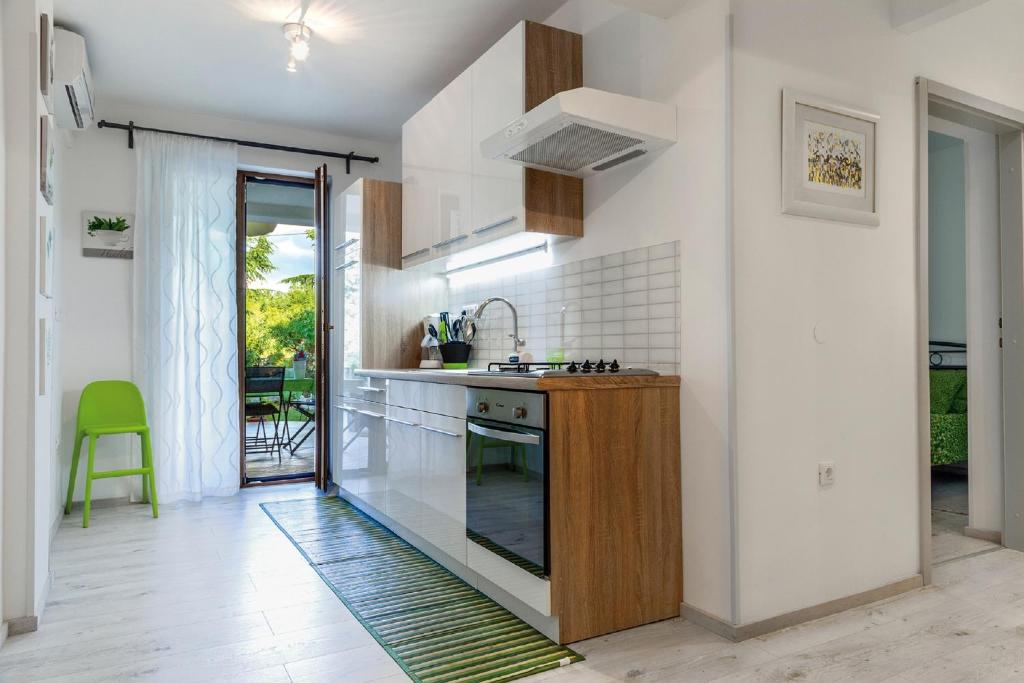 Kuchyň nebo kuchyňský kout v ubytování Casa Mareva