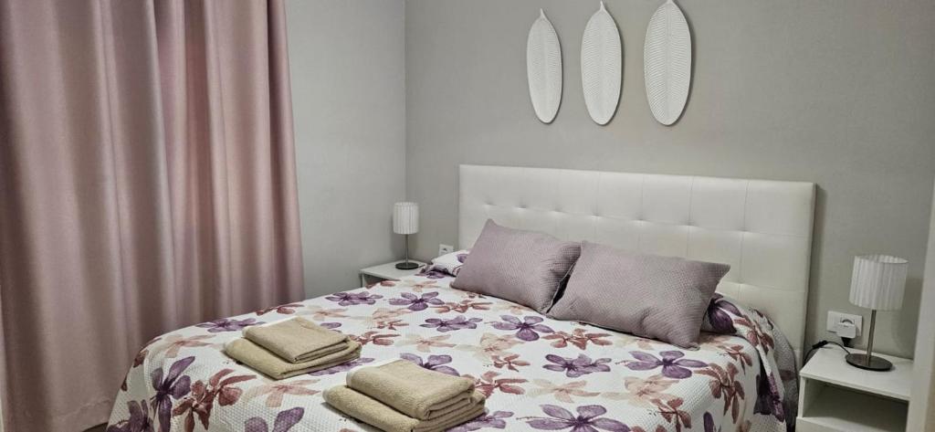 Postel nebo postele na pokoji v ubytování Los Cancajos Apartamento Acijoa