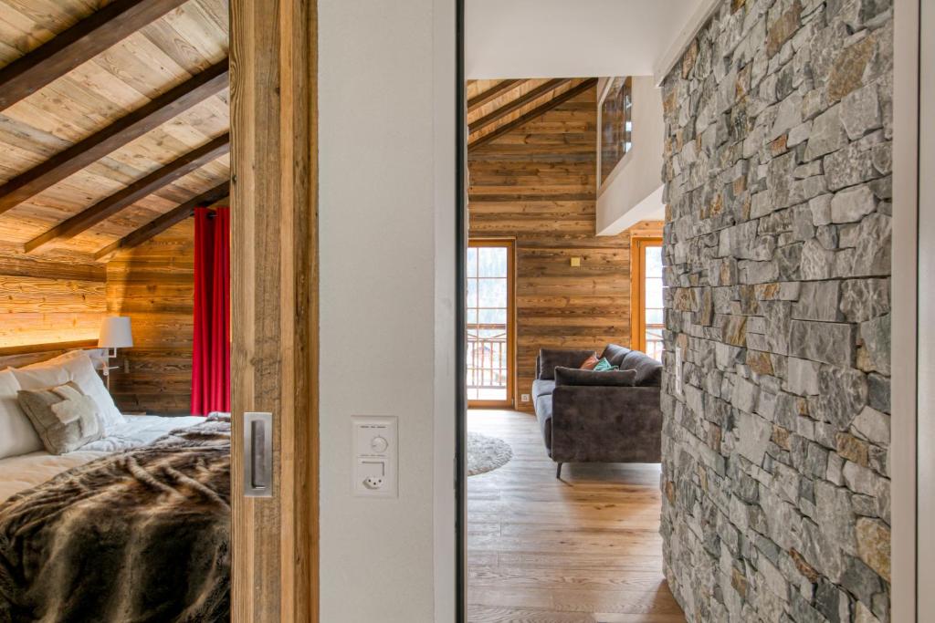 Postel nebo postele na pokoji v ubytování Hlianthme, The Lofty Penthouse