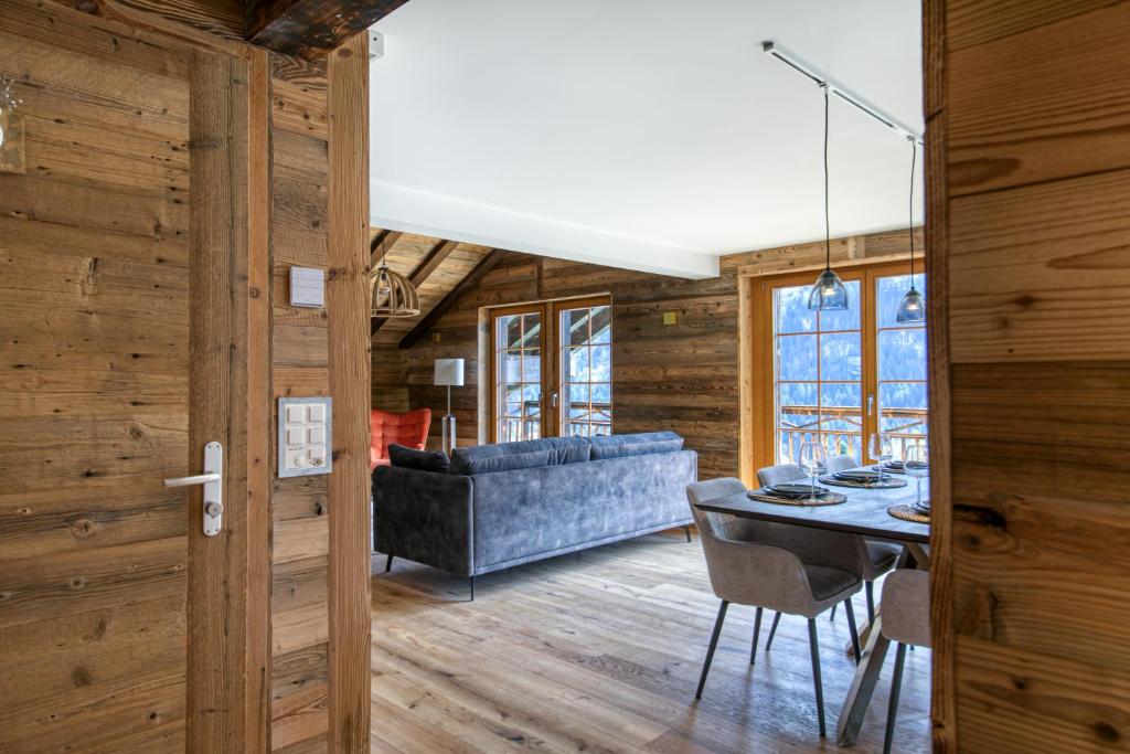 Posezení v ubytování Hlianthme, The Lofty Penthouse