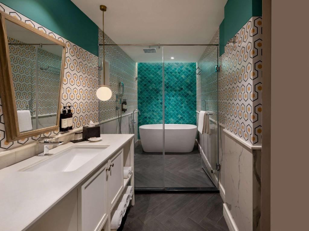 Koupelna v ubytování Grand Mercure Goa Candolim - An Accor Hotels Brand