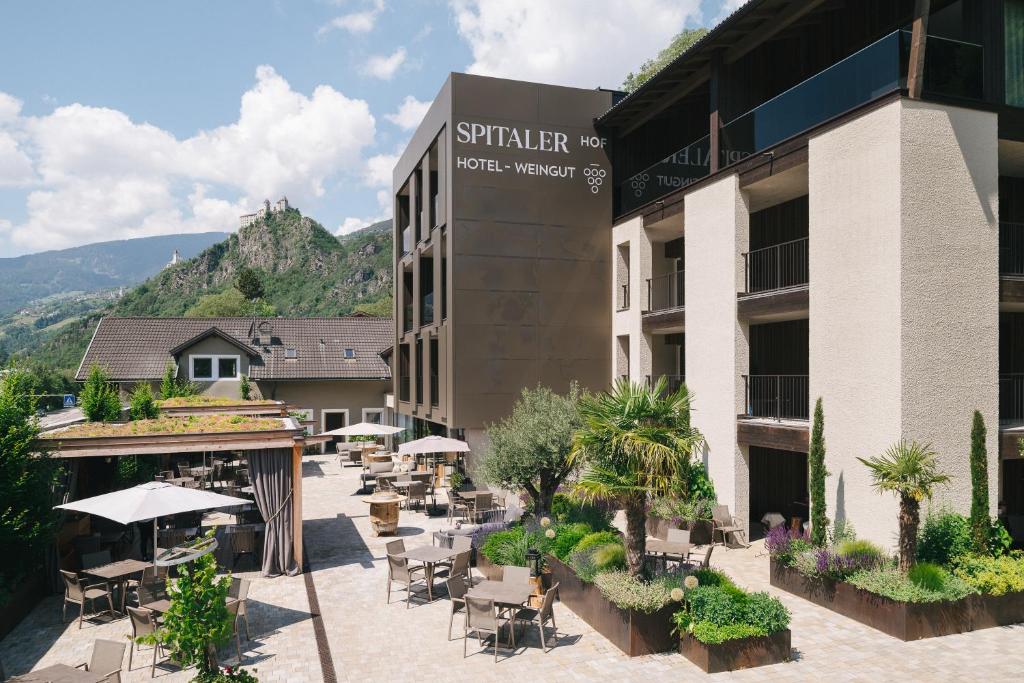 Nespecifikovaný výhled na hory nebo výhled na hory při pohledu z hotelu