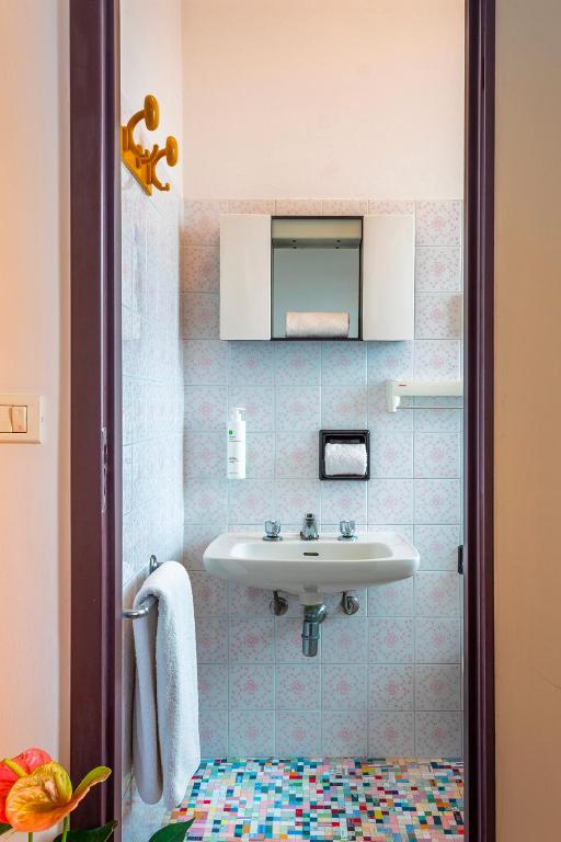 Koupelna v ubytování Mon Hotel