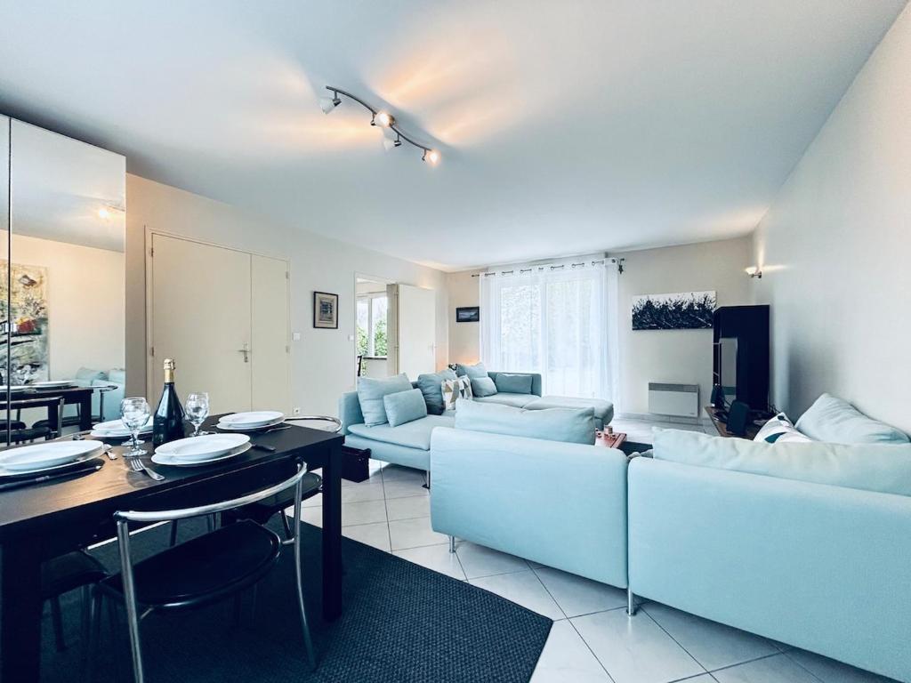 Posezení v ubytování Le Gré d Argent grande maison au cœur des vignes