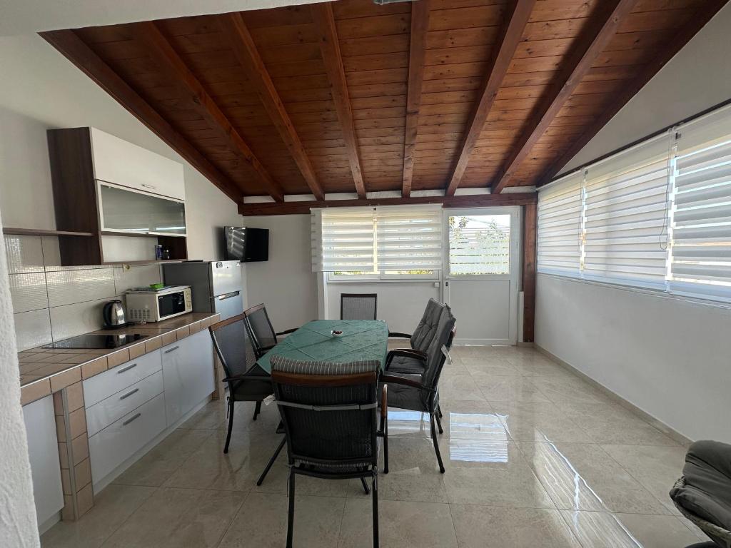 Kuchyň nebo kuchyňský kout v ubytování Apartments Iva