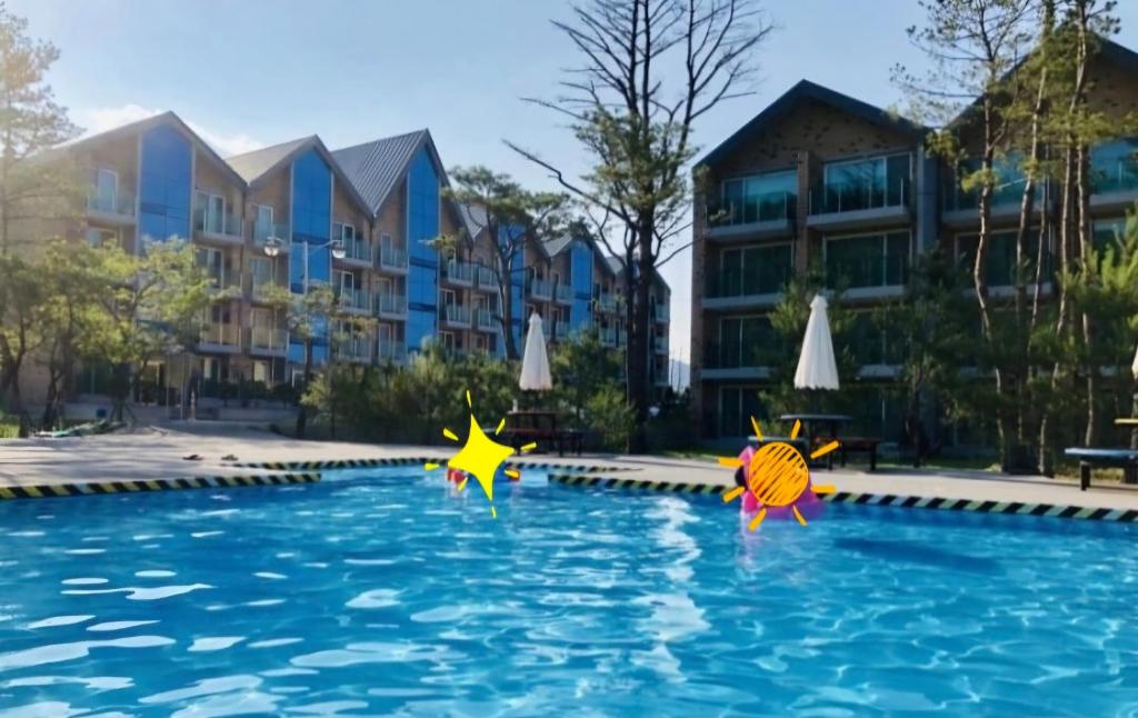 Πισίνα στο ή κοντά στο 프렌치 하이디 속초 울산바위 설악