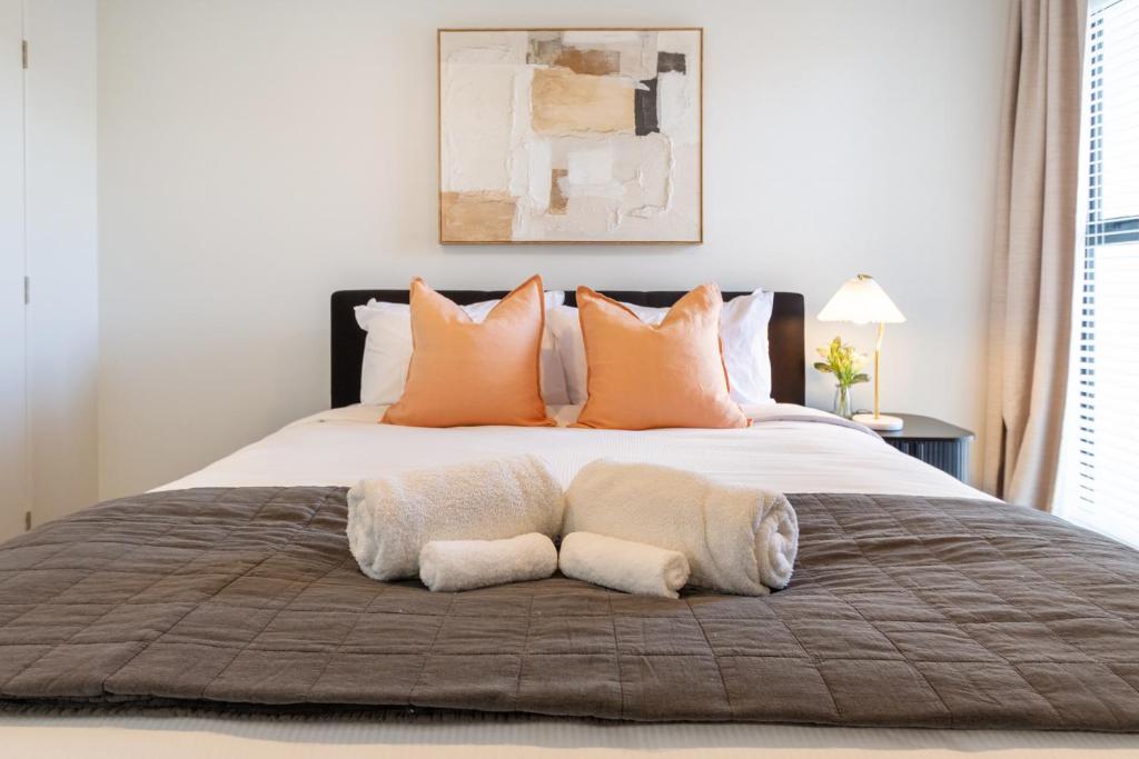 Warm and Comfy Home with Carpark near CBD - Resim 11