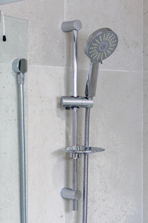 Warm and Comfy Home with Carpark near CBD - Resim 28