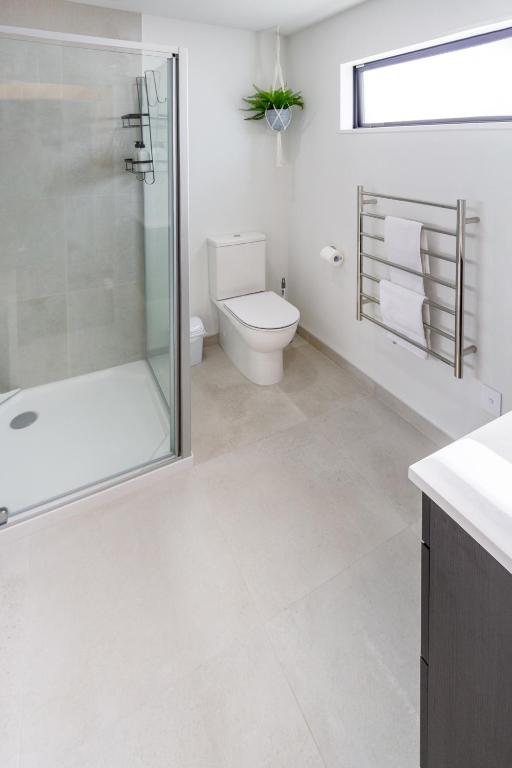 Warm and Comfy Home with Carpark near CBD - Resim 31