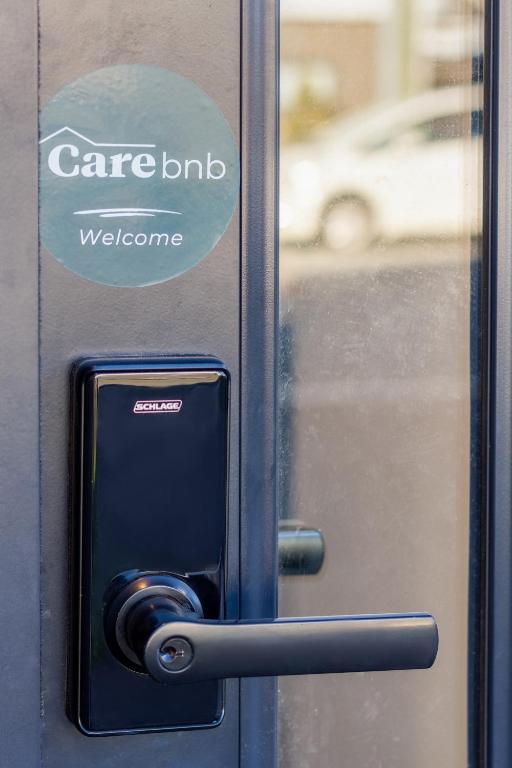 Warm and Comfy Home with Carpark near CBD - Resim 43