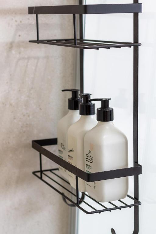 Warm and Comfy Home with Carpark near CBD - Resim 45