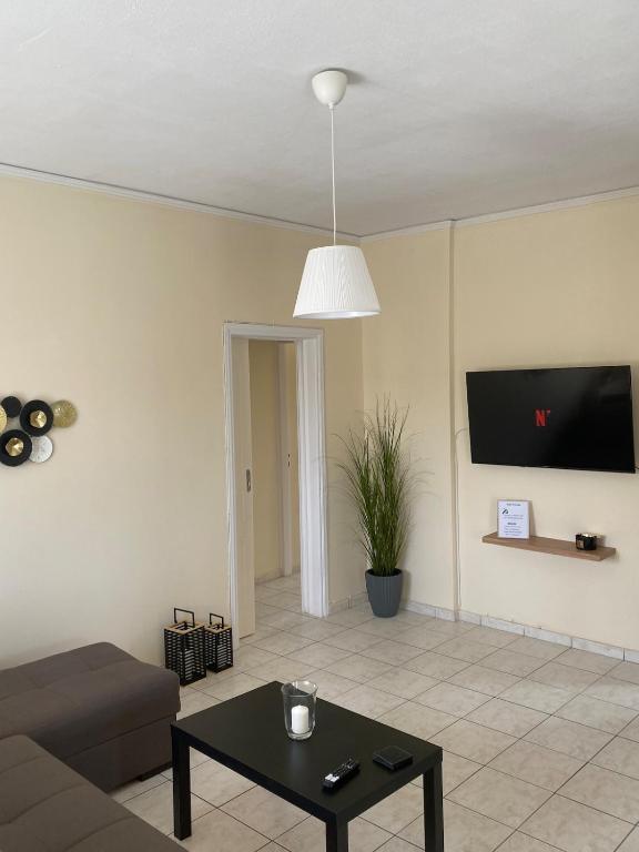 TV a/nebo společenská místnost v ubytování Nan Apart 2, Salamina