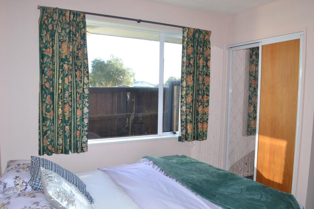 Privacy, comfort and a lot more - entire 2 bedroom house with free cycles - Resim 8