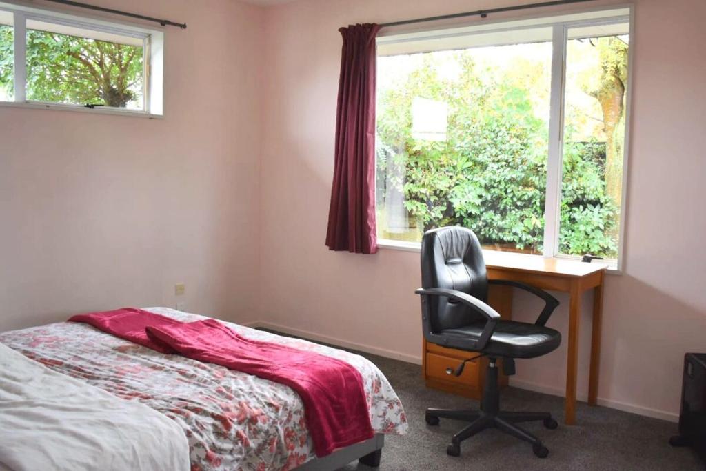 Privacy, comfort and a lot more - entire 2 bedroom house with free cycles - Resim 15