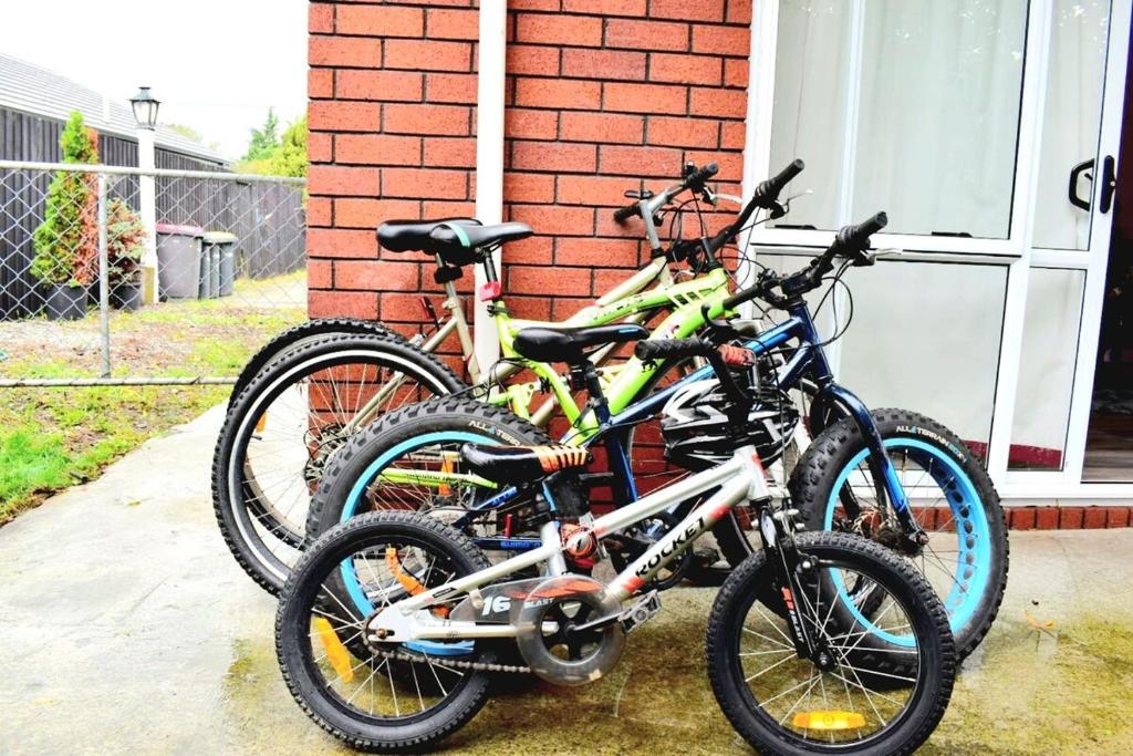 Privacy, comfort and a lot more - entire 2 bedroom house with free cycles - Resim 2