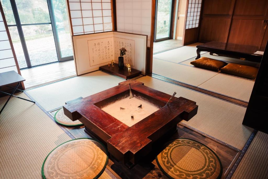 Fotografie z fotogalerie ubytování 古民家一棟貸し有山 v destinaci Nakatsugawa