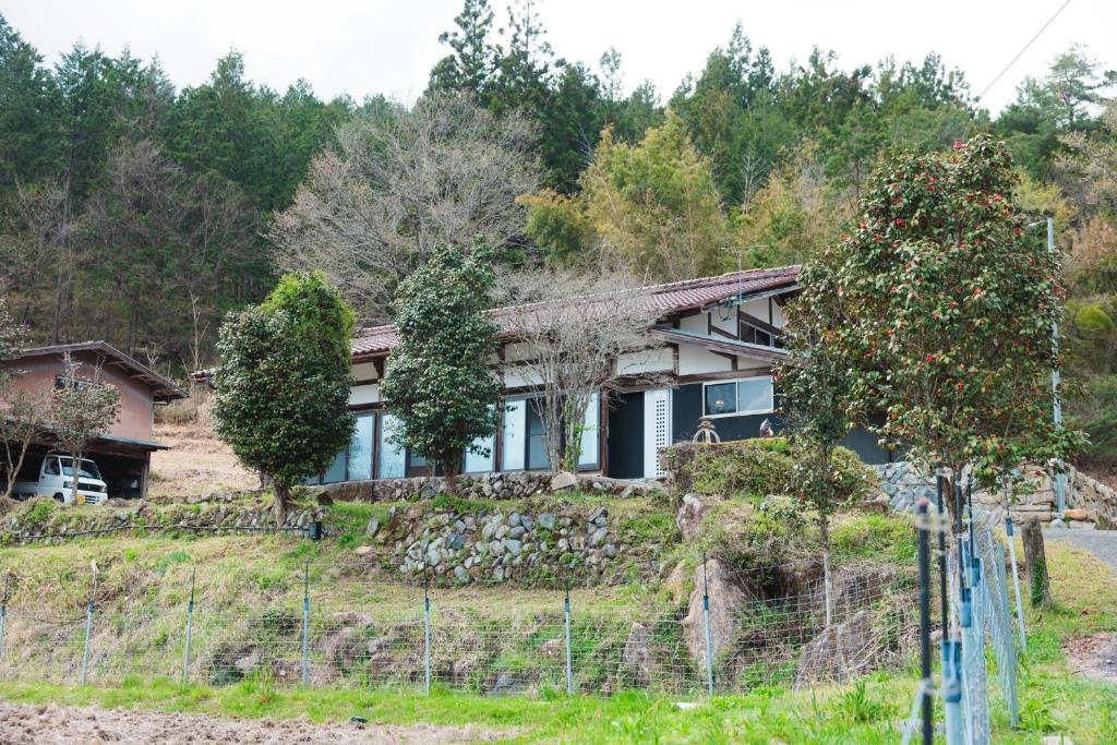 Zahrada ubytování 古民家一棟貸し有山