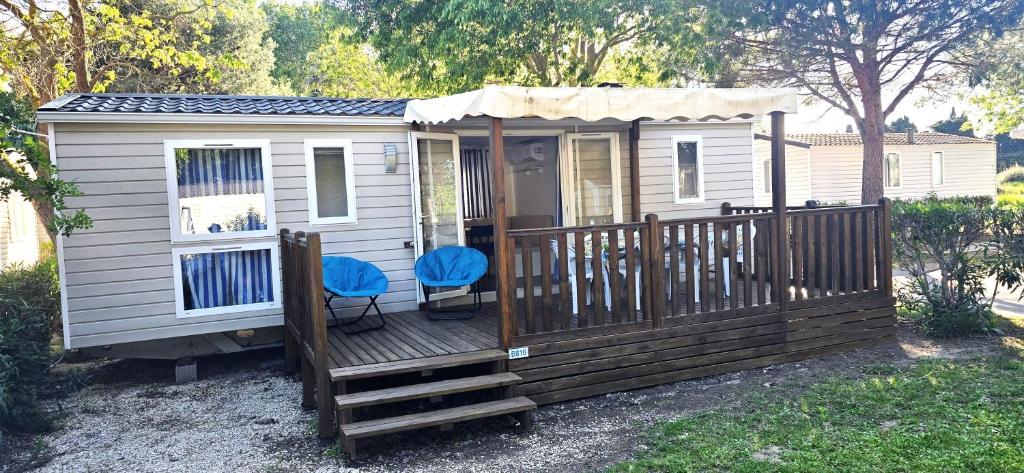 Budova, kde se kemp nachází